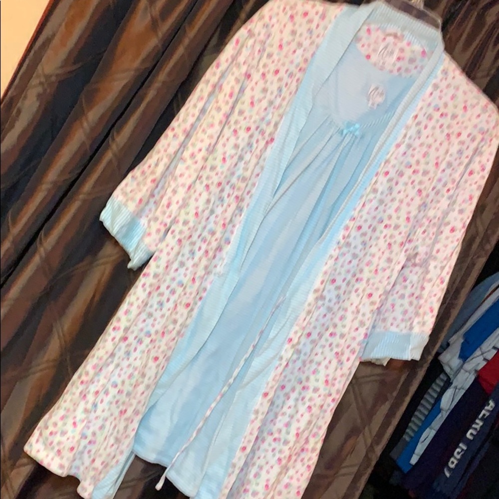 Night gown with matching rob